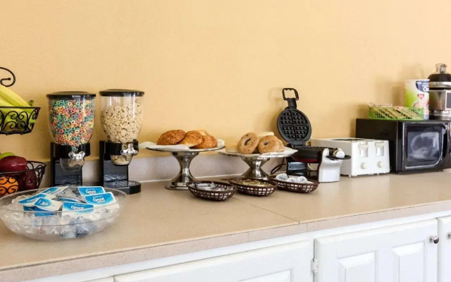 Rodeway Inn Emporia Inn