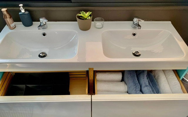 Sleeps 4 close to Iaso Oaka Mitera