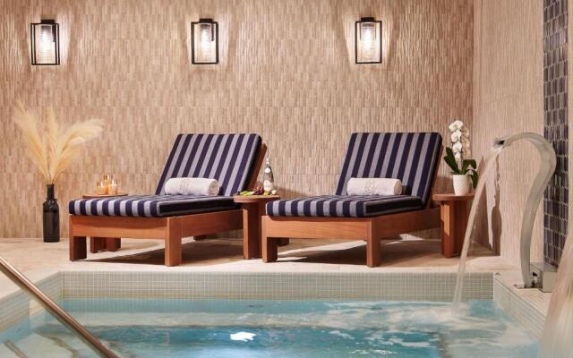 124 on Queen Hotel & Spa