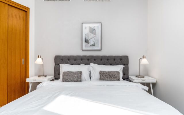 Whitesage - Modern and Unique Apartment with Fountain Views