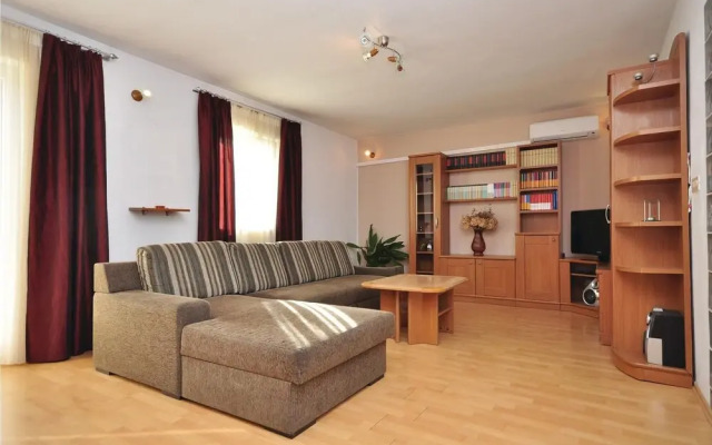Amazing Apartment in Pucisca With 3 Bedrooms and Wifi