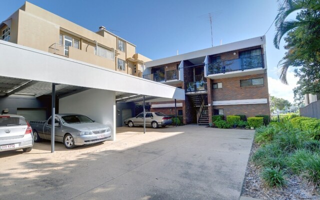 Maui 6 - 2 BDRM Apt on Parkyn Pde