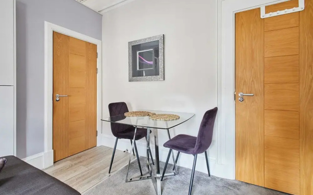 Host Stay Mayford Studio