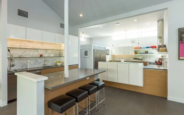 Tranquilo 3 Bedroom Home by RedAwning