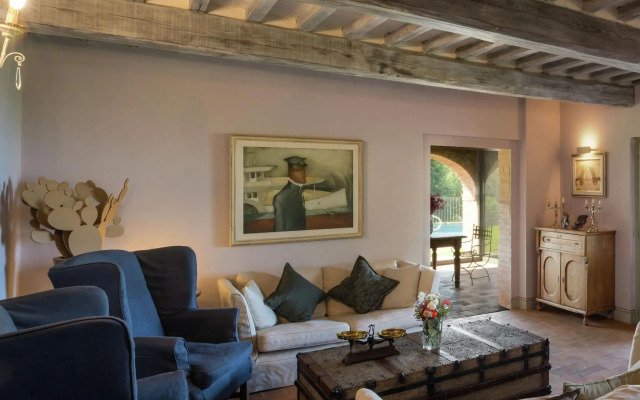 Villa in Arezzo With Pool and Vineyards