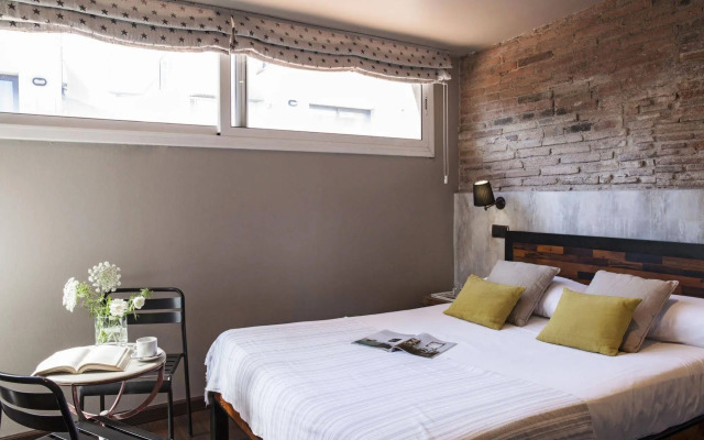 Ainb Born-damas Apartments