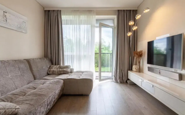 Sea Whisper Apartment, By Cohost