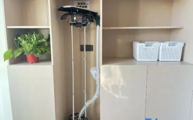 Weike Cinema Hotel (Jingdezhen People's Square Branch)