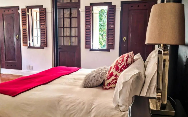 19 Glenhof Road House