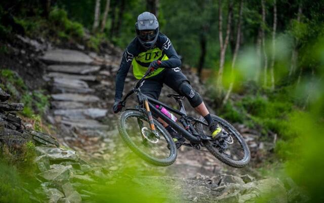 Gorgeous, Comfortable Apartment on the High Street