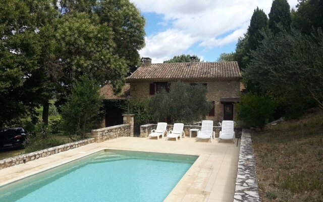 Snug Farmhouse in Provence-alpes-riviera With Swimming Pool