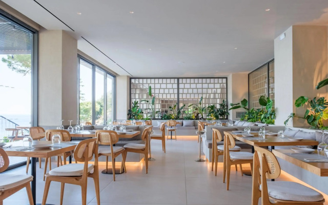Akrotiri Beach Resort Hotel - Adults friendly