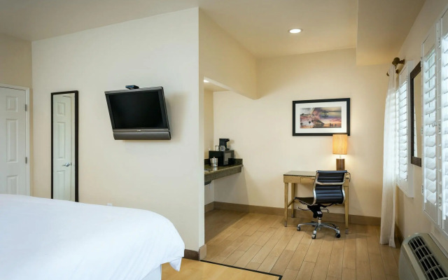 PB Surf Beachside Inn