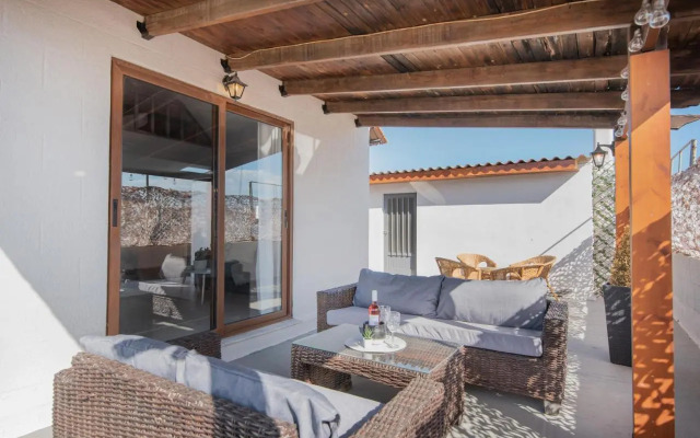Cozy Loft with Private Terrace