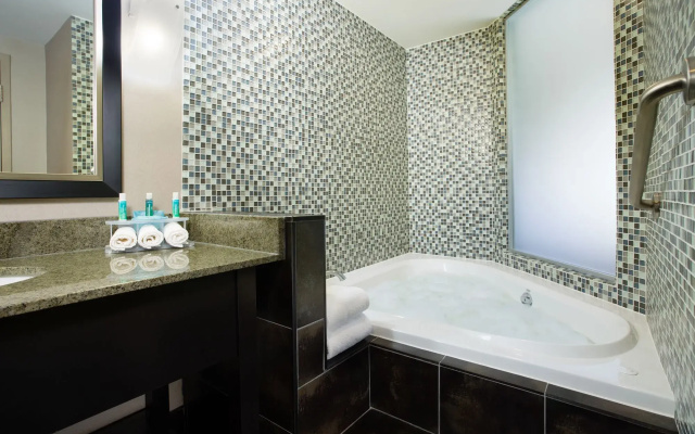 Holiday Inn Express & Suites Ottawa West - Nepean by IHG