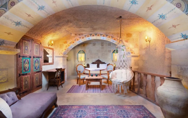 Capp Royal Cave Hotel