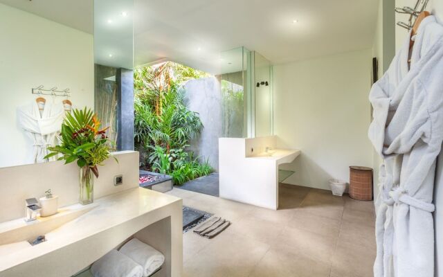 Villa Alice Dua by Villa Finder