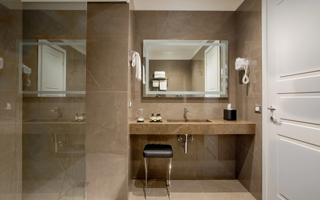 Caruso Place Boutique & Wellness Suites