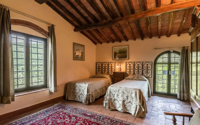 Villa Roncosi Beautiful 15-bed Villa With Jacuzzi-villa Roncosi