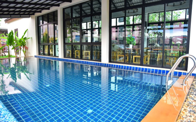 Ploy's Pearl Hotel