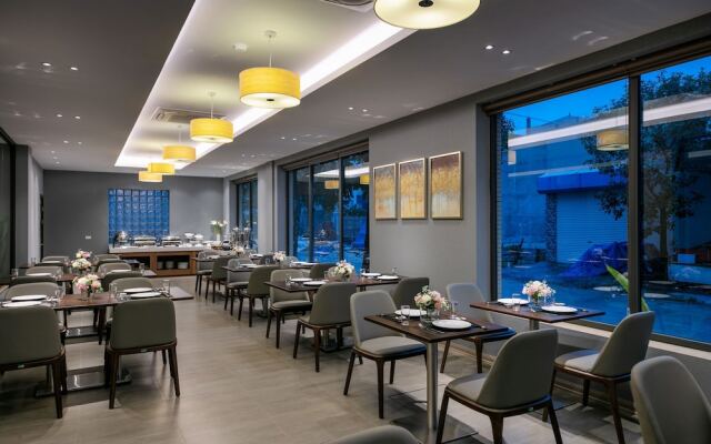Golden Season Hotel