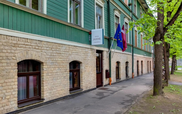 Janne Hotel