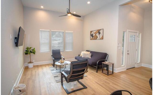 Brand New Remodeled 3BR2BA House Near Downtown