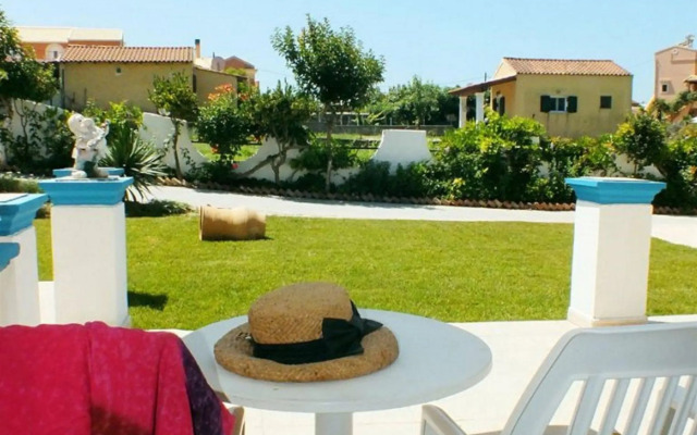 Akis Villa Studios & Apartments with Pool