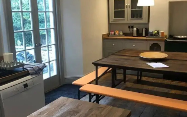 Higgihaus 46 Sleeps 5  Monday - Friday