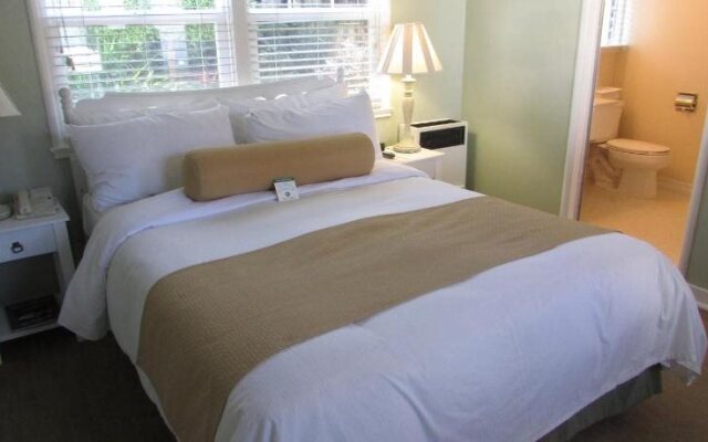Colonial Terrace Inn by the Sea