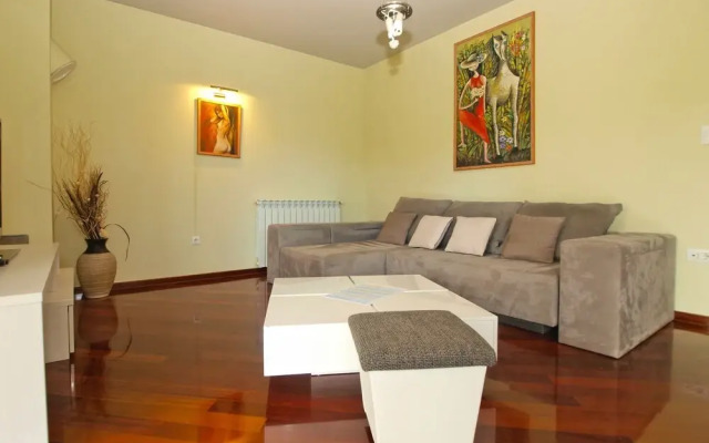 Apartment 1695