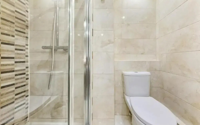 London Chic Apartment - City Center Gem