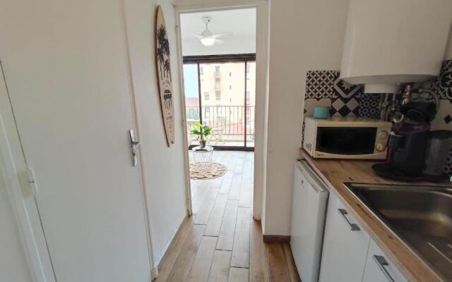 Beau studio à 1 minute de la plage