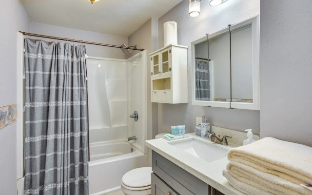 3 Mi to Dtwn Tacoma: Pet-friendly Home