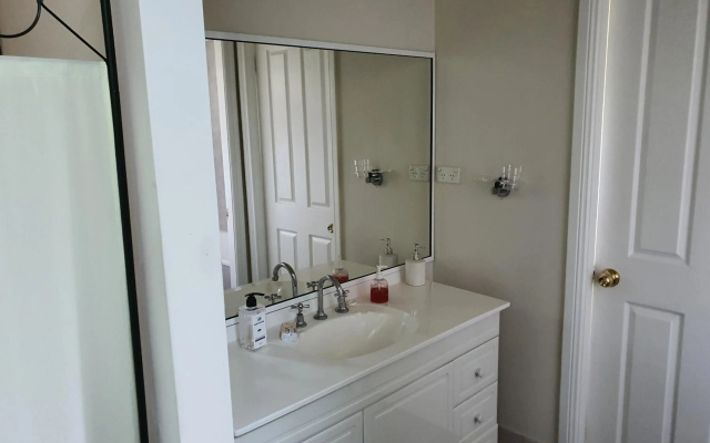 The Junction Estate COOL CALM COZY A Home N Host Property – Bathroom – Lithgow