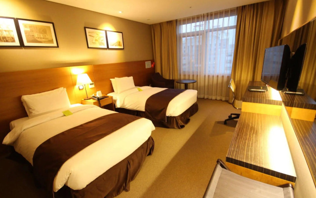 The Central Plaza Hotel