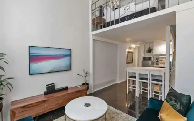 Stylish Loft Apartment In Cbd W/ King Bed!