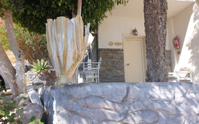 Room in Guest Room - Spacious Room in Creta for 3 People, With Ac, Swimming Pool and Nature