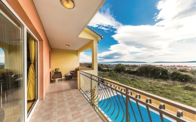 Nice Home in Kastel Luksic With Wifi and 6 Bedrooms