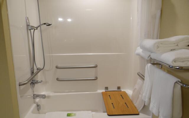 Holiday Inn Express Hotel & Suites Salisbury - Delmar by IHG
