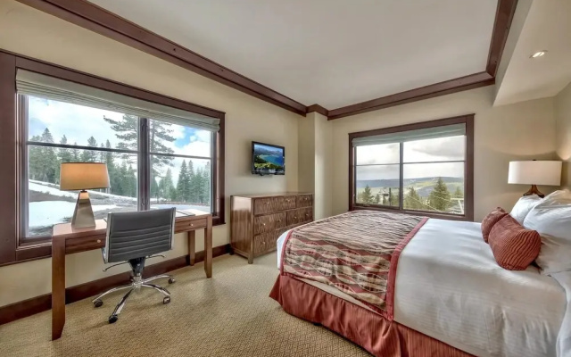 3 Bedroom Private -Tons Of Amenities Condo by RedAwning