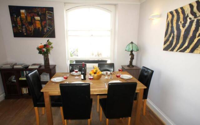 Brompton House - The Beach