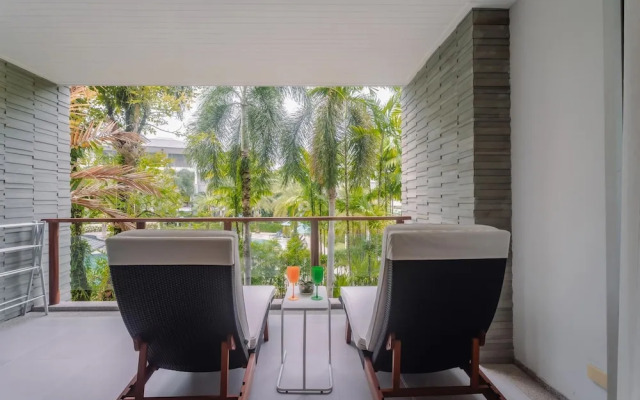 Pearl Of Naithon 3 Bedroom Beachfront Condo