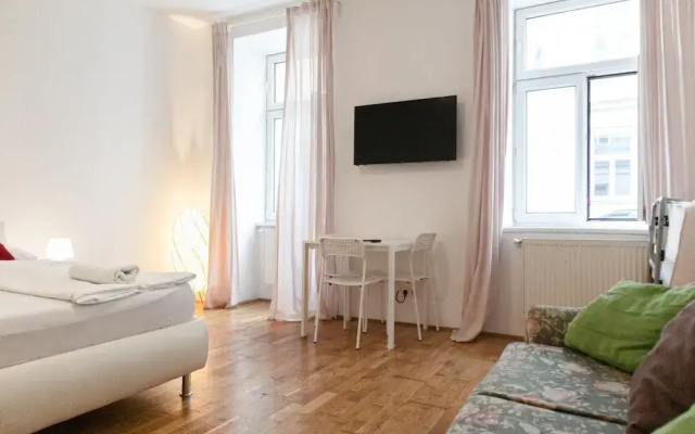 Central 3BR shared Apt. Near Rennweg