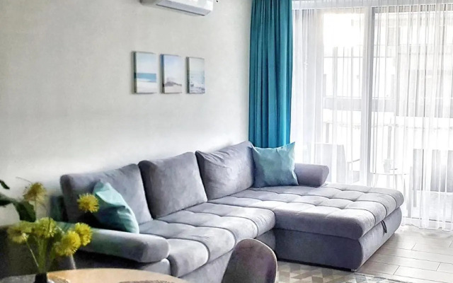 Marina Apartment by Dora