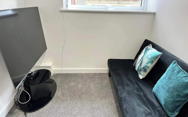 Bright & Cozy Hull Stay