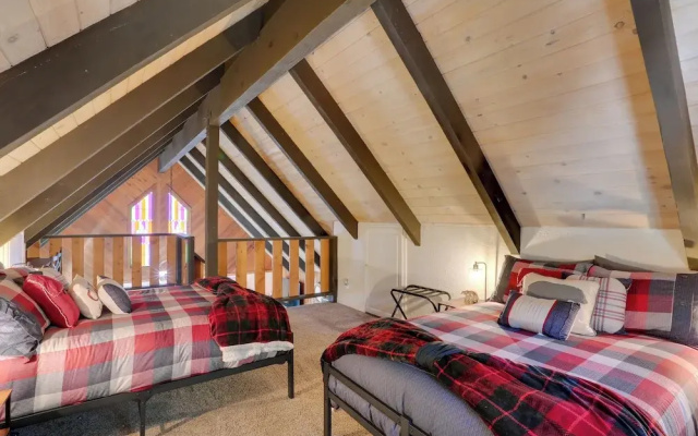 Cabin w/ Deck, Fire Pit & Big Bear Lake Access!