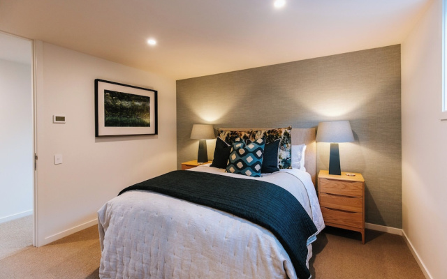 Korari House - Lake Views - Sleeps 10