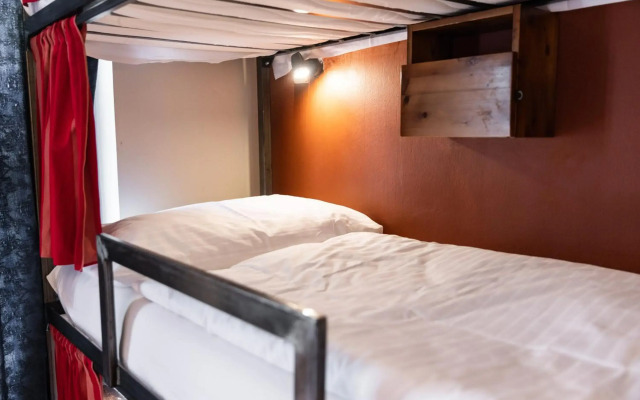 Sir Toby's Hostel
