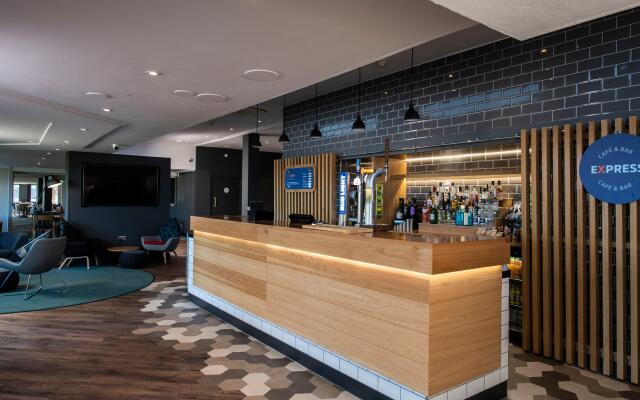 Holiday Inn Express Edinburgh City West by IHG